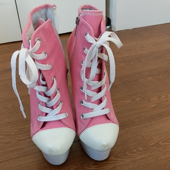 High heels - Picture 2 of 3